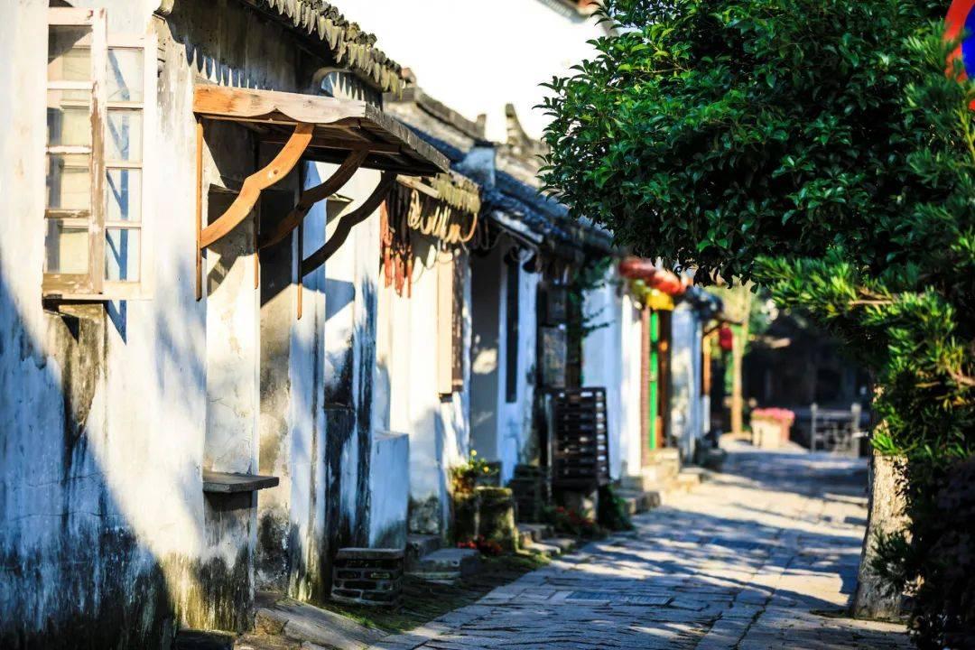 表白被拒，女人短信微信骂男人，男人最后把女人微信电话都拉黑，说明男人很厌烦这个女人吗？游戏画面