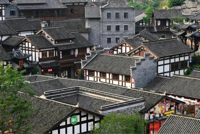 曹洪武艺如何,能打过江东凌统吗?两人作战风格差距较大